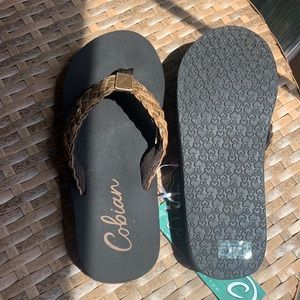 Womens briaded strap flip flops